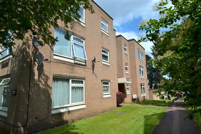 2 Bedroom Flat To Rent In Ashleigh Court, Rawdon Drive, Hoddesdon, Hertfordshire, EN11