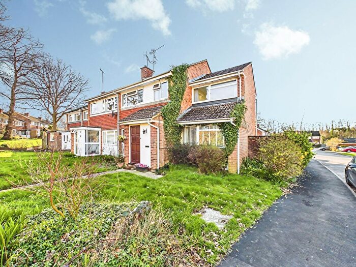 4 Bedroom End Of Terrace House For Sale In Broome Close, Horsham, RH12