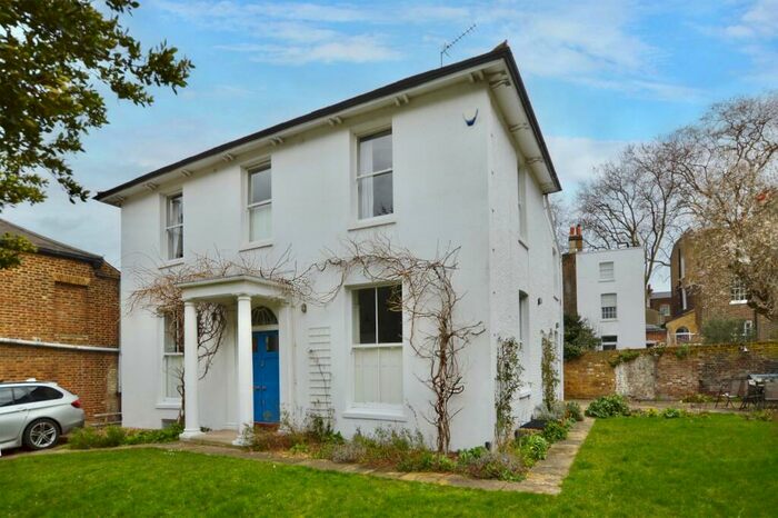 4 Bedroom Detached House To Rent In Grove Lane Camberwell, SE5