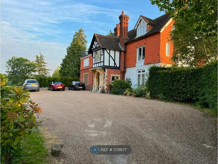 3 Bedroom Flat To Rent In Polsted Manor, Compton, Guildford, GU3