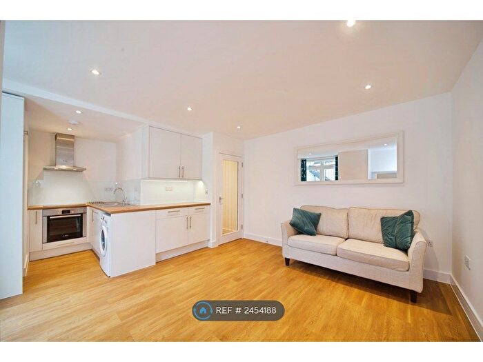 1 Bedroom Flat To Rent In Hemingford Road, Islington, N1