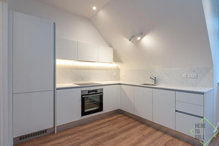 1 Bedroom Flat To Rent In Solent Lodge, Green Lanes, Palmers Green, London, N13