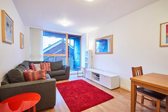 2 Bedroom Apartment To Rent In Market Buildings, M4