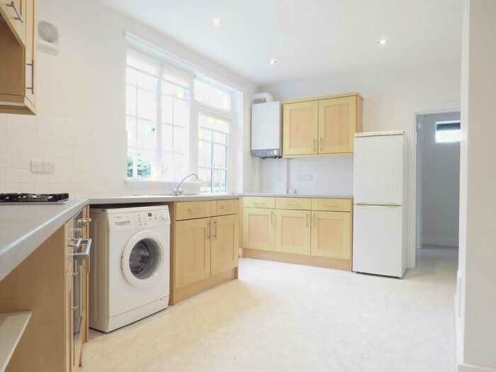 2 Bedroom Apartment To Rent In Dekker Road, Dulwich, London, SE21