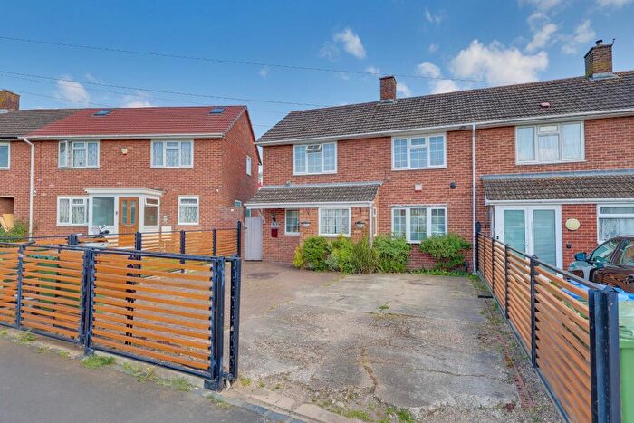3 Bedroom Semi-Detached House For Sale In Kingsclere Avenue, Weston, SO19