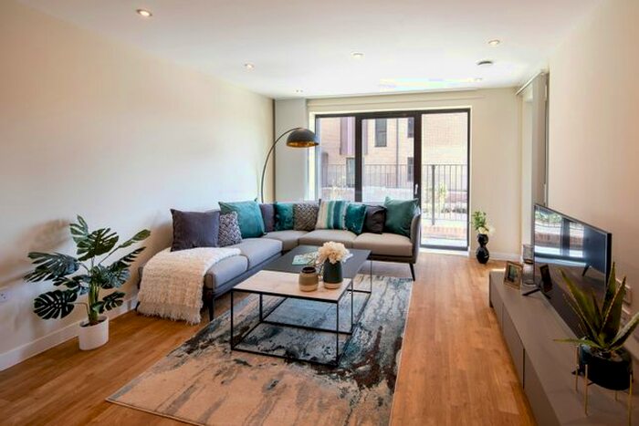 2 Bedroom Flat To Rent In St. Andrews Road, Uxbridge, UB10