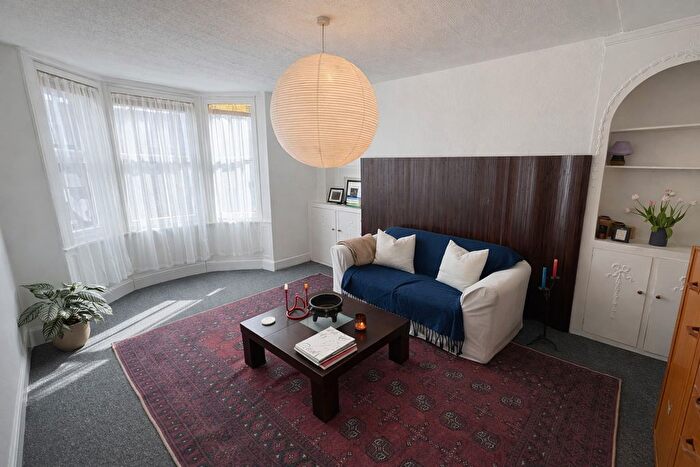 1 Bedroom Flat To Rent In Madeira Place, Kemptown, Brighton, BN2