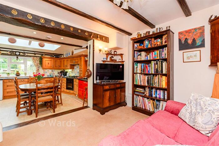 5 Bedroom Semi-Detached House For Sale In Priestwood Road, Meopham, Gravesend, Kent, DA13