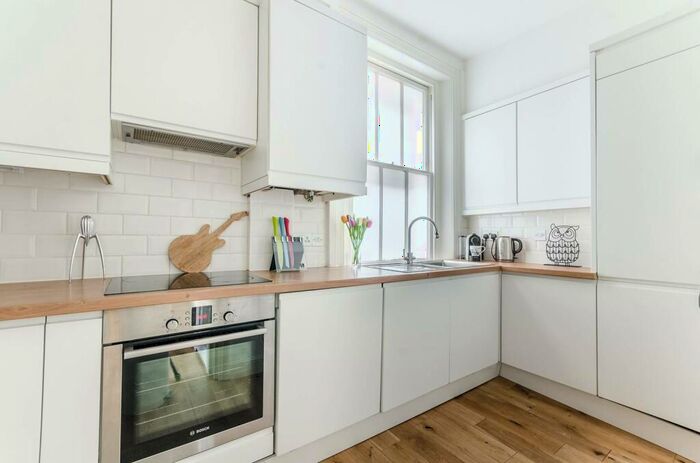 1 Bedroom Flat To Rent In Redcliffe Gardens, Chelsea, London, SW10