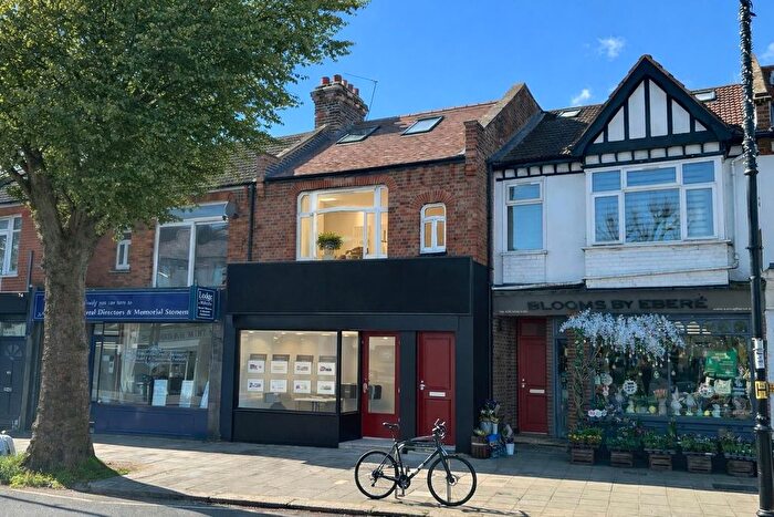 2 Bedroom Flat For Sale In Northfield Avenue, Ealing, Northfields, W13