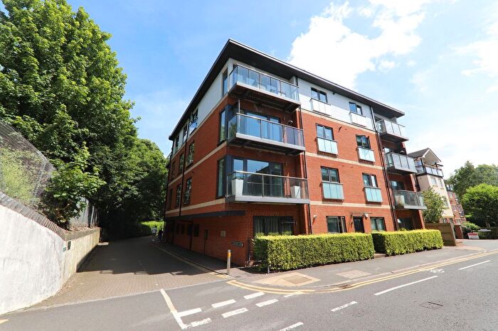 2 Bedroom Flat To Rent In Caravan Lane, Rickmansworth, WD3