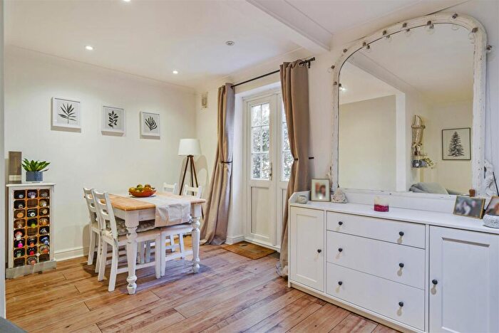 2 Bedroom Apartment For Sale In Stagshaw Close, Maidstone, ME15