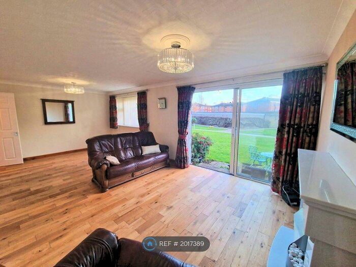 2 Bedroom Flat To Rent In Hampton Lane, Solihull, B91