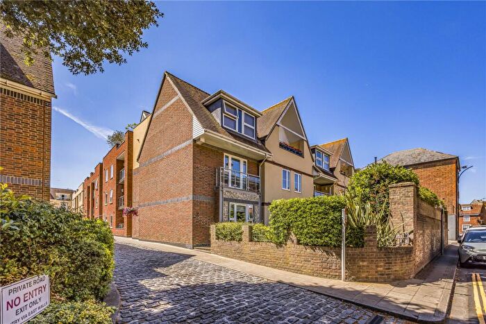 3 Bedroom Apartment For Sale In Shippam Street, Chichester, PO19