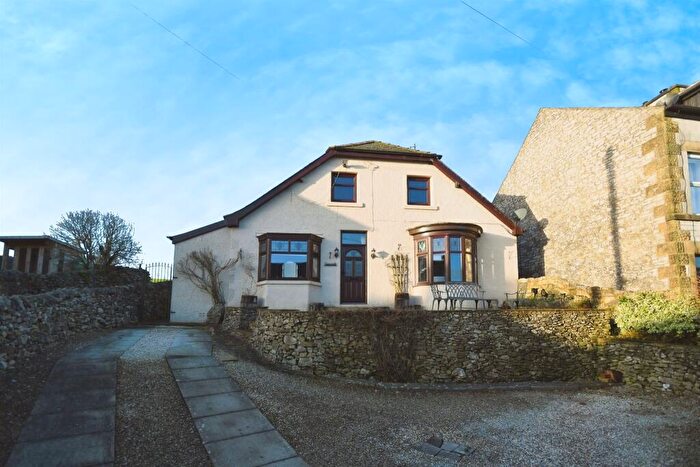 4 Bedroom Detached House For Sale In Sherwood Road, Tideswell, Buxton, SK17