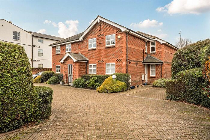 2 Bedroom Flat For Sale In Ockham Road South, East Horsley, KT24