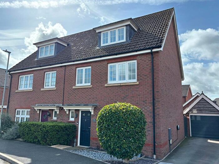 4 Bedroom Semi-Detached House For Sale In Corn Croft Lane, Devizes, SN10