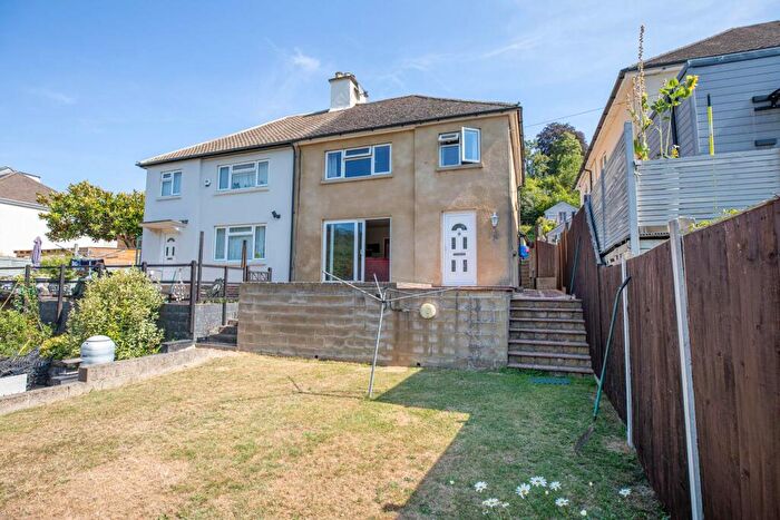 3 Bedroom Semi Detached House For Sale In Great Orchard, Thrupp, GL5