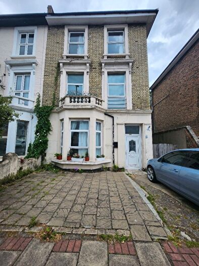 1 Bedroom Flat To Rent In Garatt Lane, Tooting, SW17