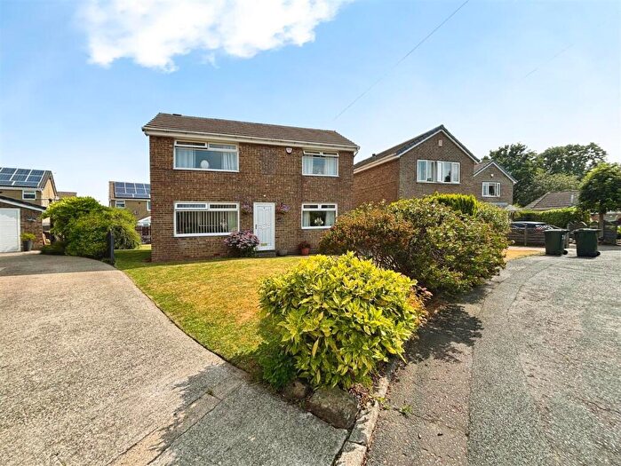 3 Bedroom Detached House For Sale In Bourbon Close, Bradford, BD6