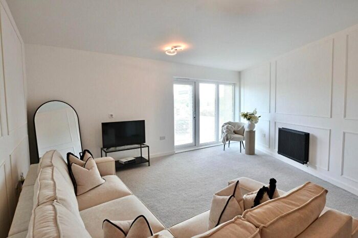 1 Bedroom Apartment For Sale In Myrtle Close, Gilden Park, Harlow, Essex, CM17