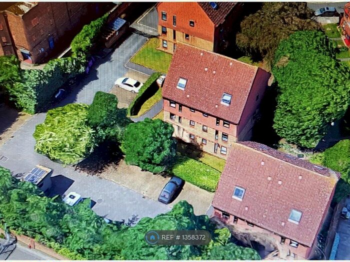 Studio To Rent In Coopers Close, London, E1