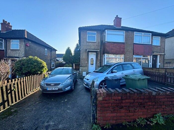 3 Bedroom Semi-Detached House To Rent In York Avenue, Huddersfield, HD2