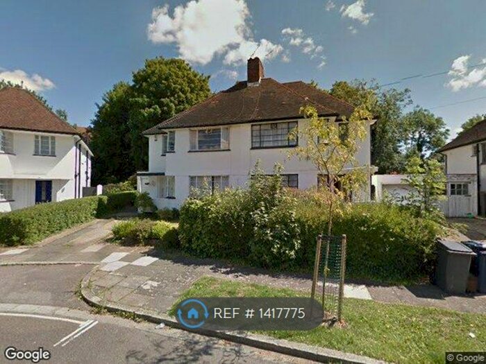 3 Bedroom Semi-Detached House To Rent In Howard Walk, London, N2