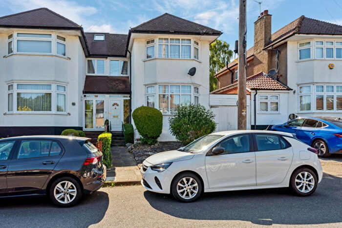 3 Bedroom Semi Detached House For Sale In Middleton Drive, Pinner, HA5