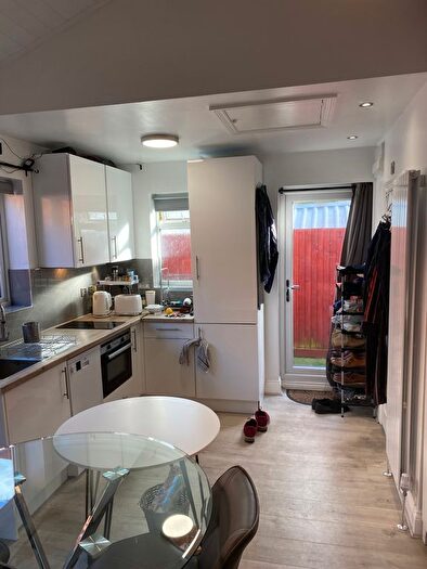 1 Bedroom Bungalow To Rent In Birchway, Hayes, UB3