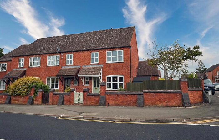 3 Bedroom Town House For Sale In Hinckley Road, Burbage, LE10