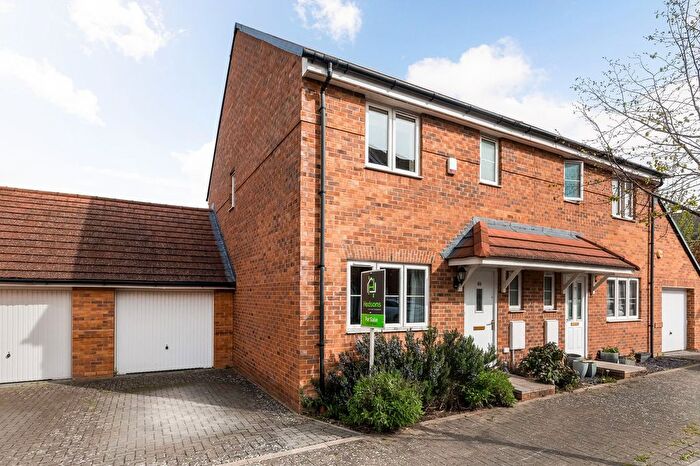 3 Bedroom Semi Detached House For Sale In Elm Park, Didcot, OX11