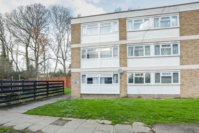 3 Bedroom Flat For Sale In Long Meadow Way, Canterbury, Kent, CT2