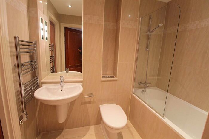 2 Bedroom Apartment To Rent In Cavendish Road, Weybridge, KT13