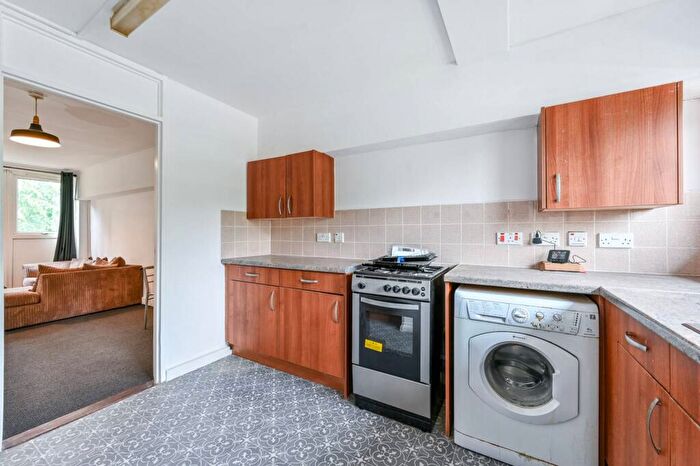 1 Bedroom Maisonette To Rent In St Peters Way, Haggerston, London, N1