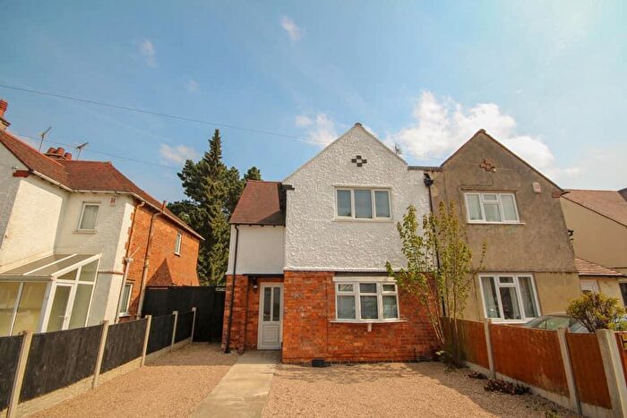 4 Bedroom Semi-Detached House To Rent In Rowditch Avenue, DE22