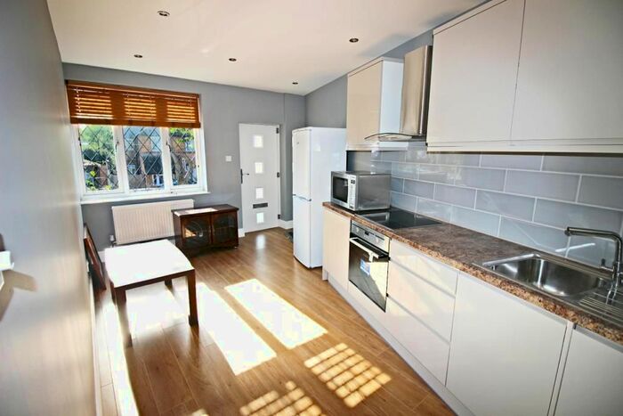 1 Bedroom Flat To Rent In Michelham Down, Finchley, London, N12