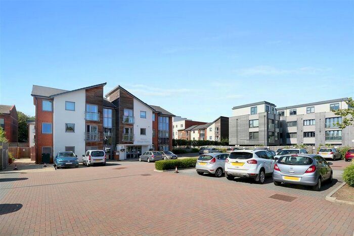 1 Bedroom Flat For Sale In Fleet Road, Fleet, GU51