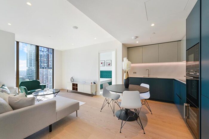 2 Bedroom Apartment To Rent In Harcourt Tower, Marsh Wall, London, E14