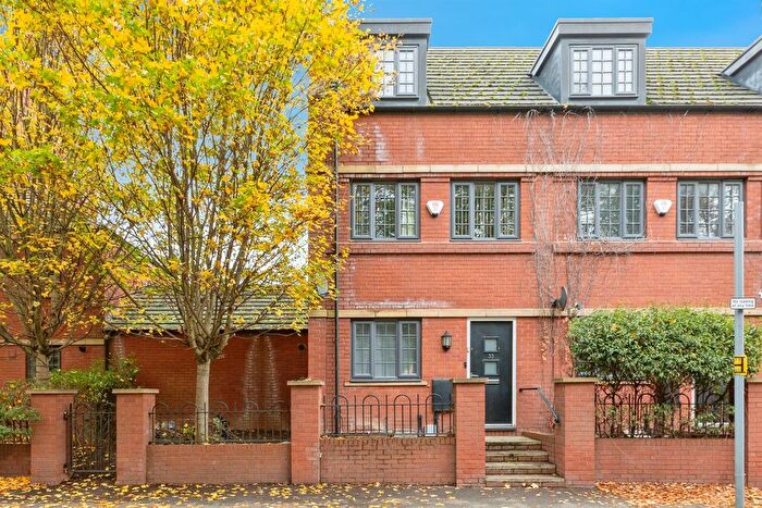 3 Bedroom Property For Sale In Abbey Park Road, Leicester, LE4