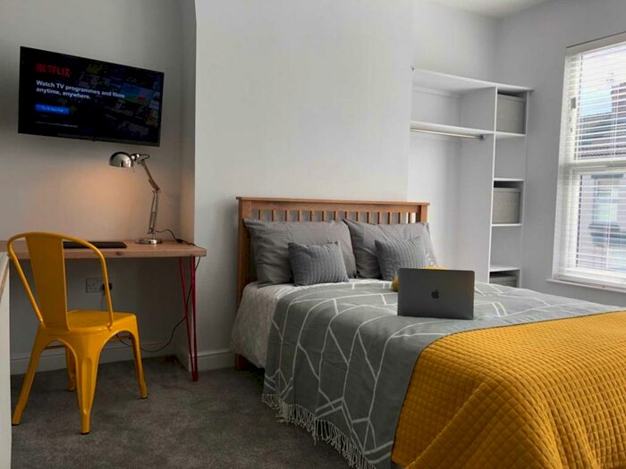 6 Bedroom Semi-Detached House To Rent In Brookdale Road, Liverpool, L15