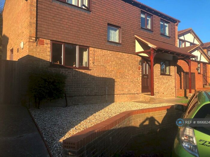 5 Bedroom Detached House To Rent In Hunton Gardens, Canterbury, CT2