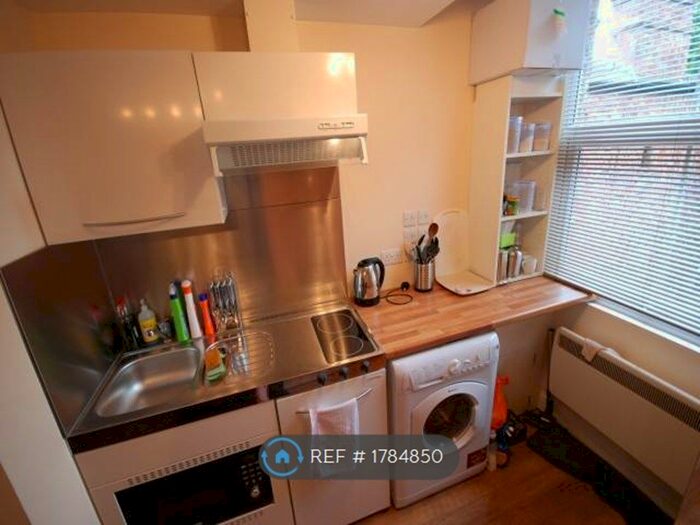 Studio To Rent In Widdenham Rd, London, N7