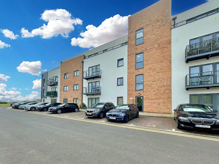 2 Bedroom Apartment For Sale In Juneberry Apartments, Cypress Road, Luton, Bedfordshire, LU1
