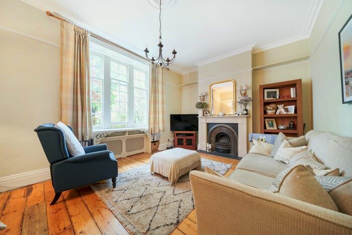 2 Bedroom Flat To Rent In Woodstock Road, London, W4