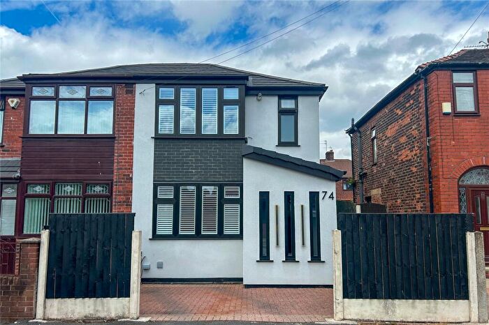 4 Bedroom Semi-Detached House For Sale In Kirby Avenue, Chadderton, Oldham, Greater Manchester, OL9
