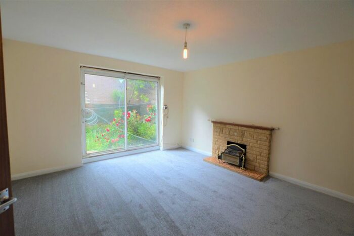 2 Bedroom Maisonette To Rent In Broad Oak, Slough, SL2