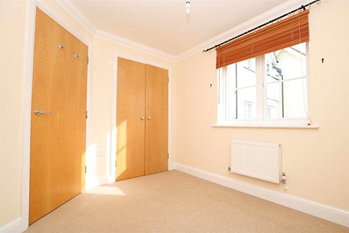 2 Bedroom Apartment To Rent In Pondtail Park, Horsham, RH12