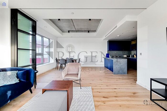 3 Bedroom Apartment To Rent In Douglass Tower, Goodluck Hope Walk, E14
