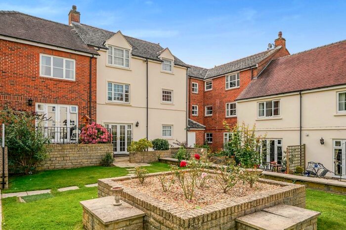 2 Bedroom Apartment To Rent In Eastfield Court, Faringdon, SN7